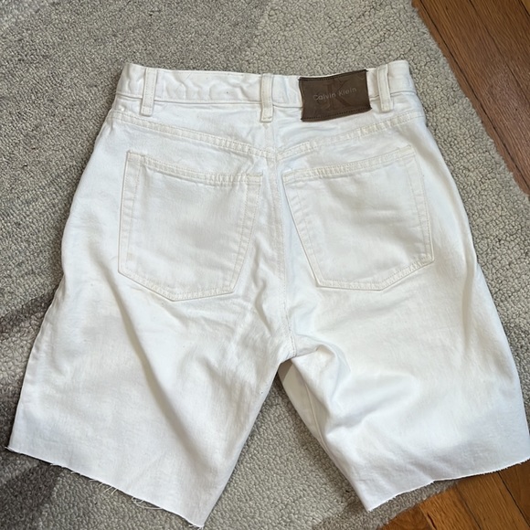 VINTAGE CALVIN KLEIN CUT OFF WHITE DENIM - Picture 5 of 5